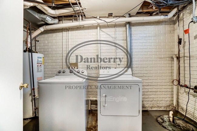 Building Photo - 3704 Willow Run Dr