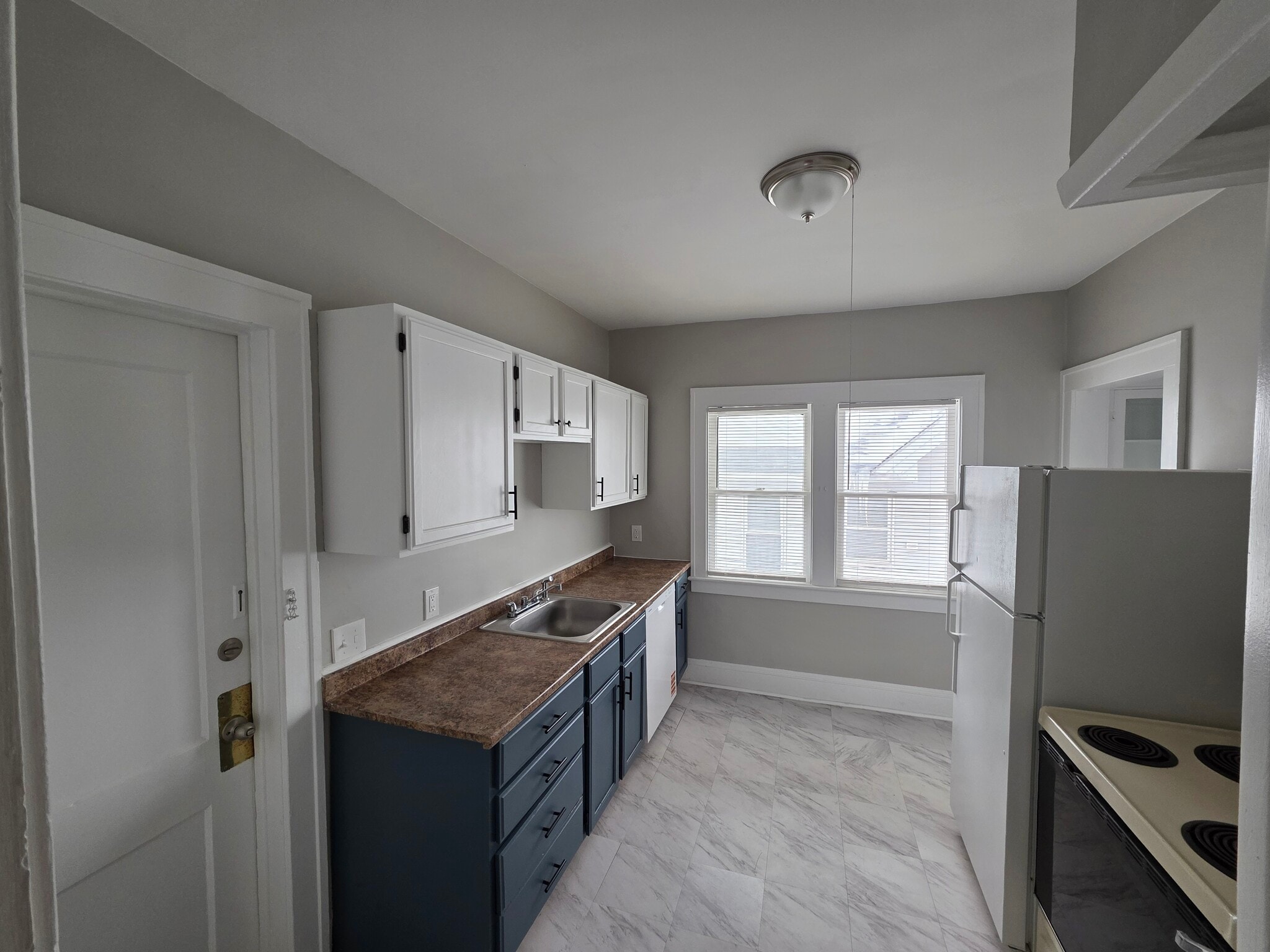 1648 Kitchen - 1646 Waterbury Rd