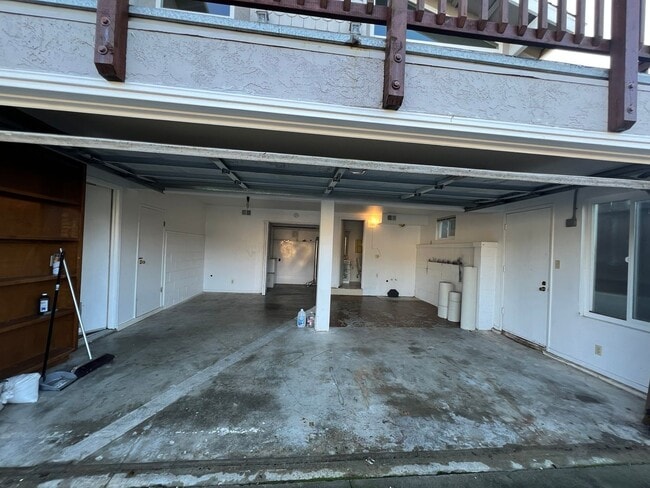 Building Photo - 515 Ash St