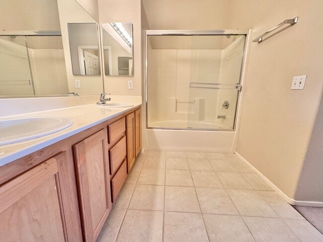 Building Photo - Beautiful Northwest Las Vegas home with functional layout