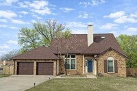 Building Photo - 1122 Rosebrook Dr