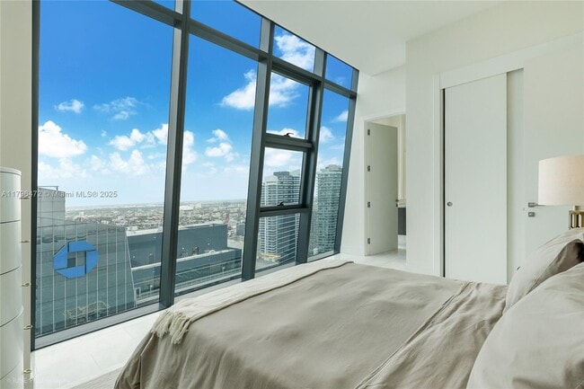 Building Photo - 1451 Brickell Ave