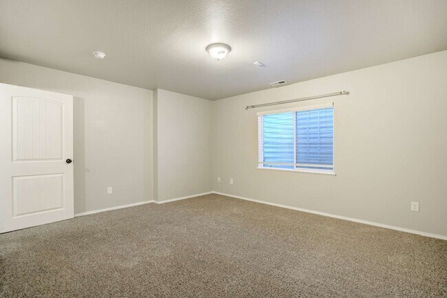 Building Photo - D20 5bdrm Home on Quiet Street in North Colorado Springs Area