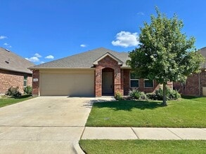 Building Photo - 1302 Deerfield Dr