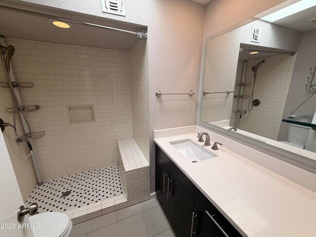 Building Photo - 3243 N 38th St