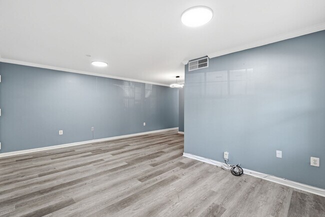 Building Photo - 9453 Fairfax Blvd