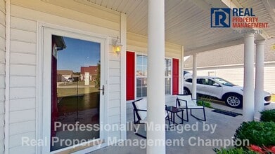 Building Photo - Charming 3 BD/2 BA Home w/Split Bedroom La...