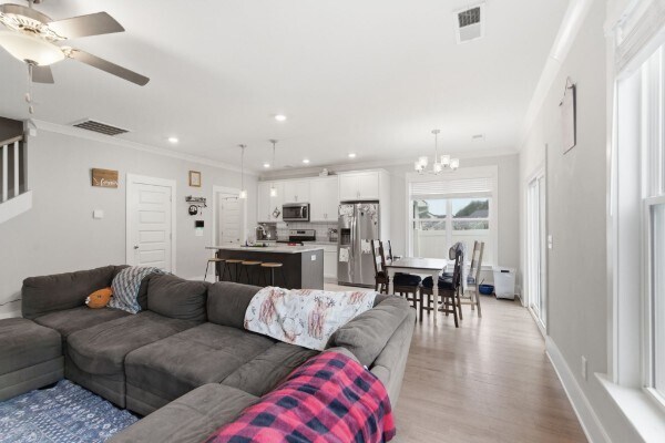 Building Photo - 8649 Lawson Dr