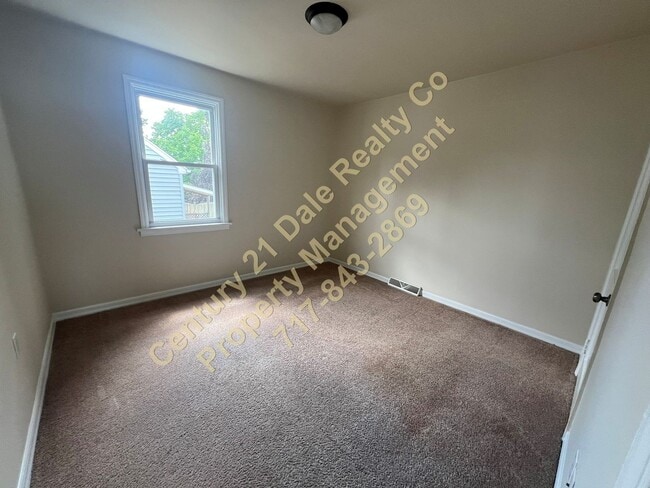 Building Photo - 3 BR, 1.5 baths in Central School District
