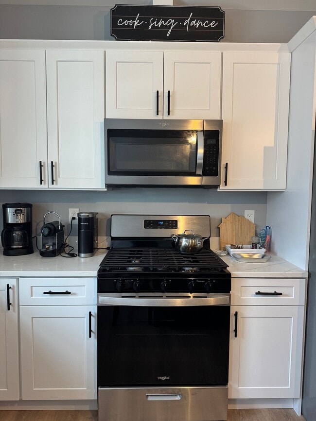 Building Photo - 521 Walnut Hill Rd