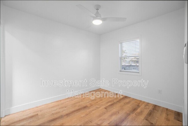 Building Photo - 3071 Hawthorn St