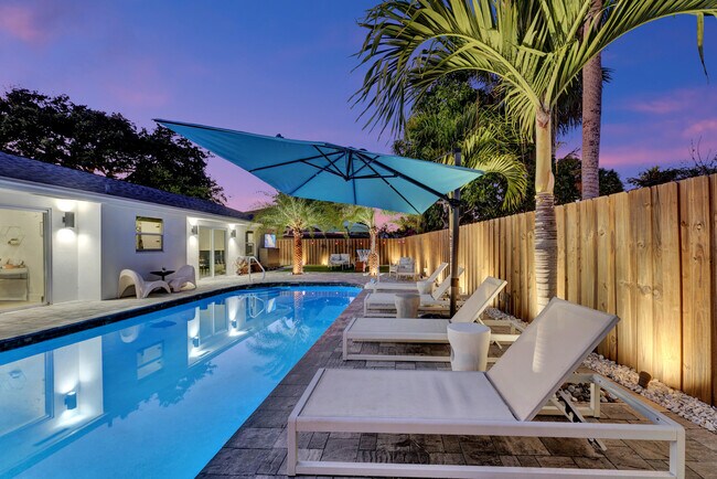 Building Photo - 707 W Boulevard Chatelaine