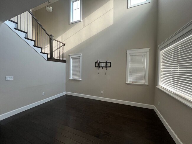 Building Photo - End-Unit Sleepy Ridge Townhome