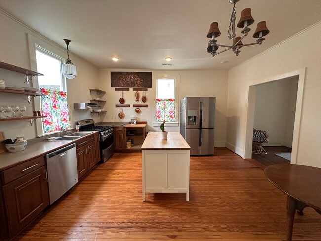Building Photo - Historic Downtown Wilmington Furnished 3 B...
