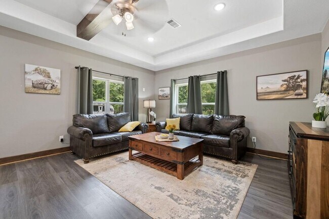 Building Photo - 376 Jill St