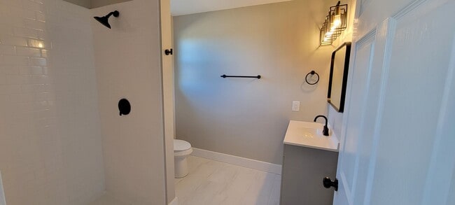 Building Photo - Spacious Two Bedroom home - Country Settin...