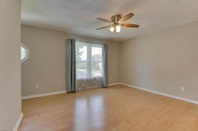 Building Photo - 3800 Sunset Point