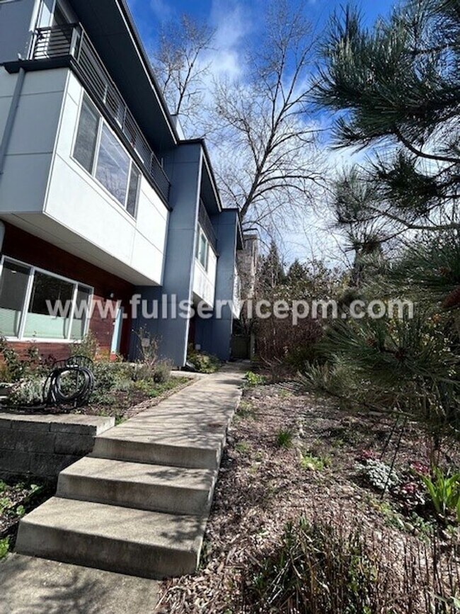 Building Photo - Contemporary 3 BD Mt. Baker Townhome! Location!!