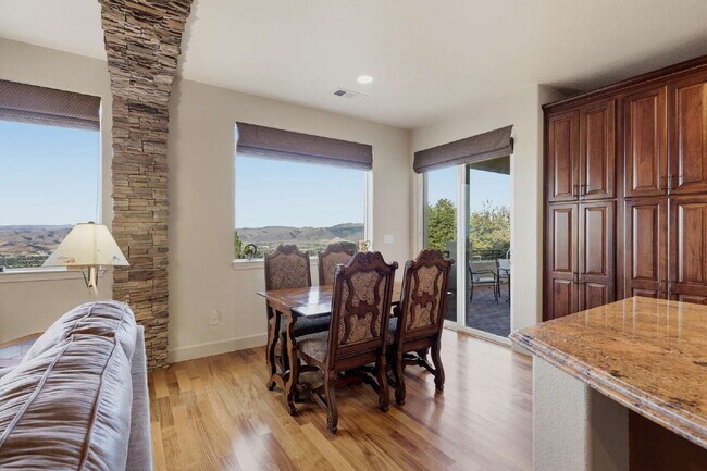 Building Photo - Elegant Arrowcreek Home!