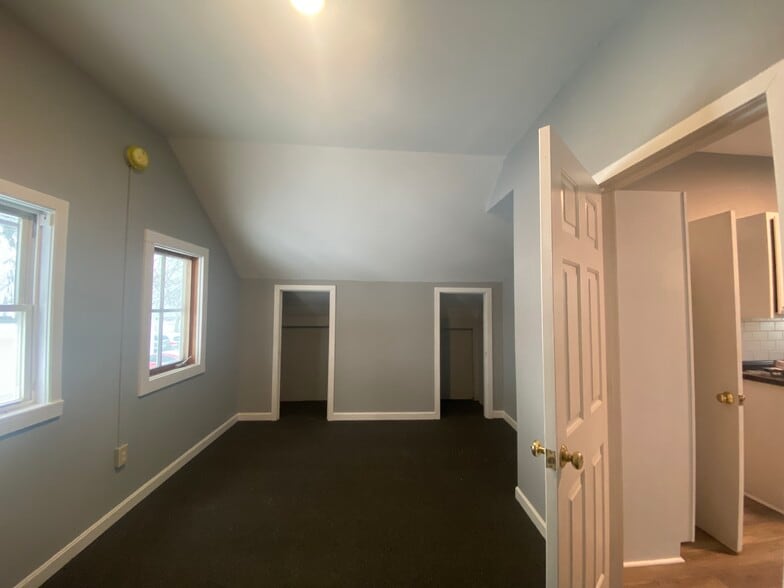 Building Photo - 55 Chase St