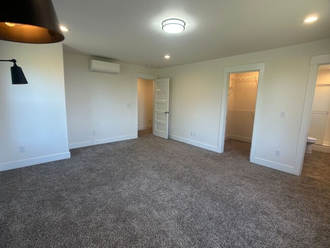 Building Photo - 5582 Green Mountain Rd