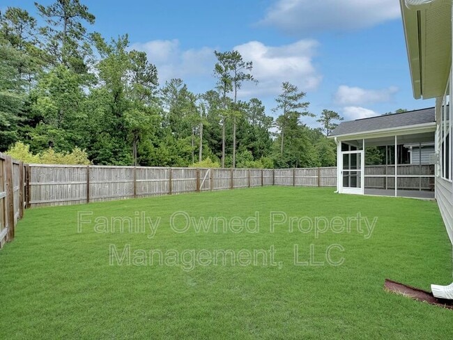 Building Photo - 302 Witch Hazel St