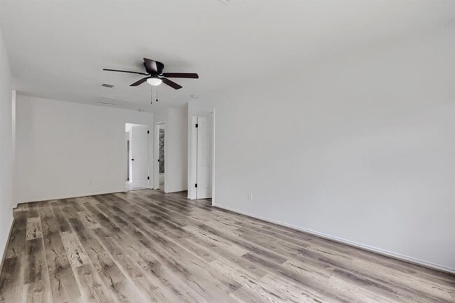 Building Photo - 512 Woodford Dr
