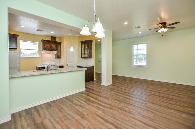 Building Photo - 239 Broadhurst
