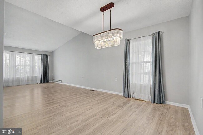 Building Photo - 2615 Point Lookout Cove
