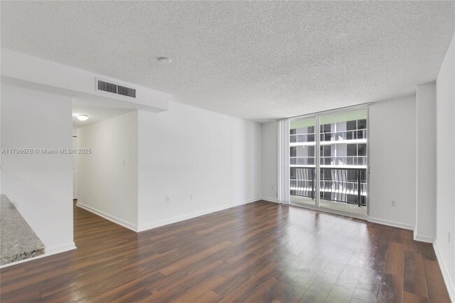 Building Photo - 1756 N Bayshore Dr