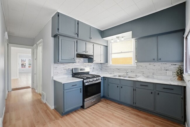 Building Photo - 5919 S Spaulding Ave