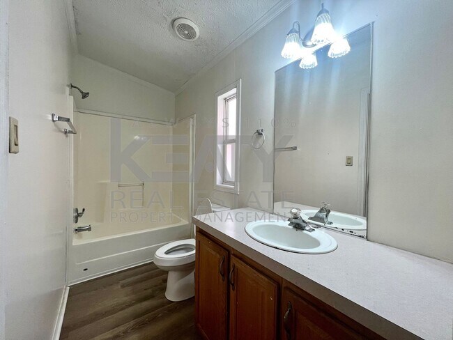 Building Photo - 113 Country Ln