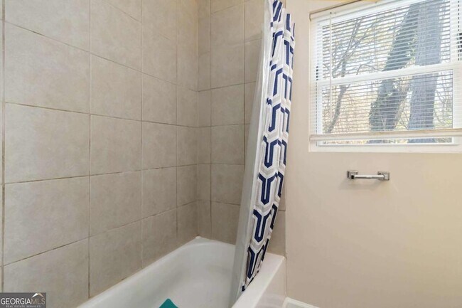 Building Photo - 2361 Swallow Cir SE