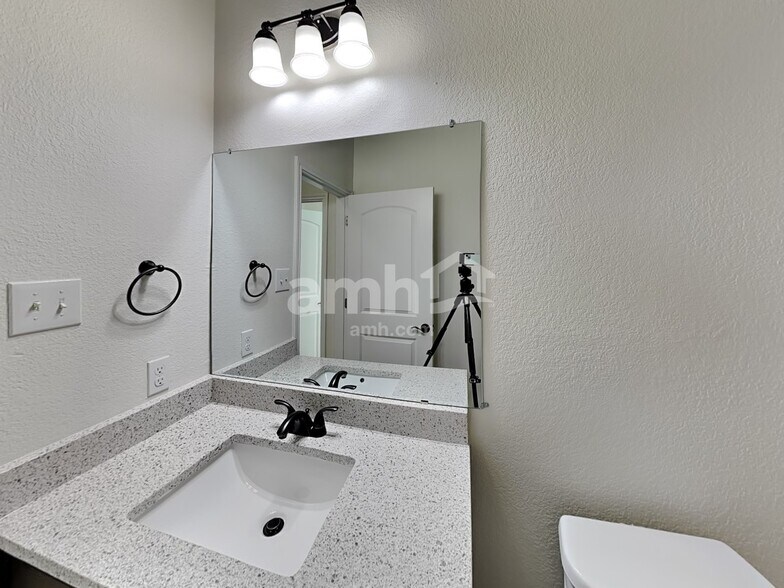 Building Photo - 6292 Begonia