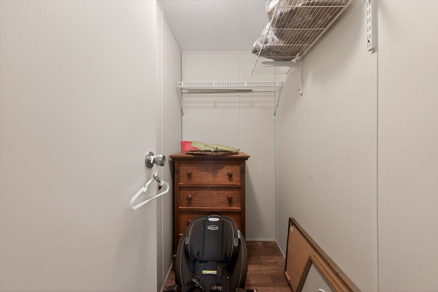 Building Photo - 122 Gibson St