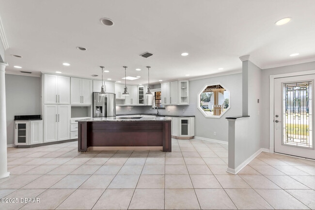 Building Photo - 16 Forest View Way