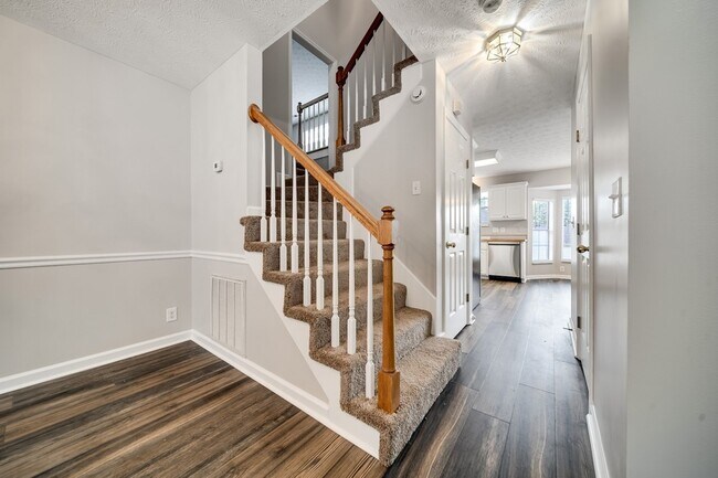 Building Photo - 109 Edgewater Ct