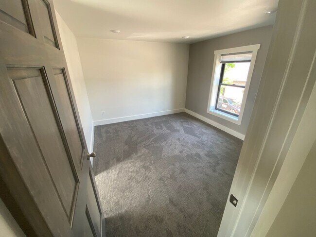 Building Photo - 537 Hancock St