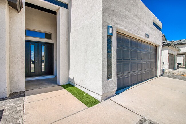 Building Photo - Beautiful  House 3 beds/3 baths. This Prop...