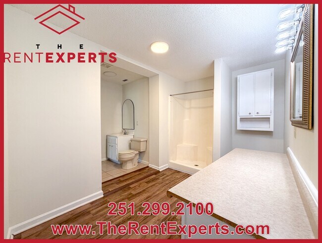 Building Photo - 4456 Eastview Dr