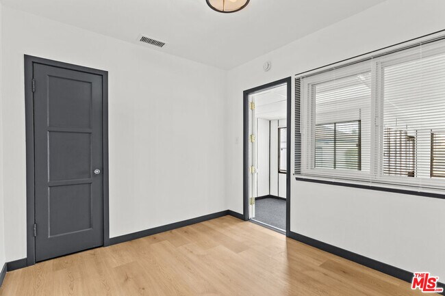 Building Photo - 9829 S 7th Ave