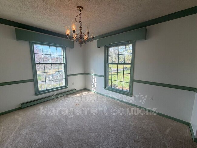 Building Photo - 907 Ladd Rd