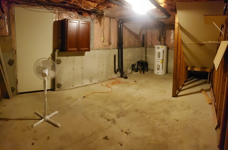 Basement Laundry - 80 Wall St