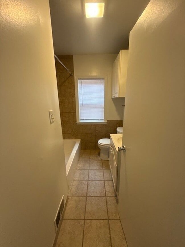 Building Photo - Charming 3-Bedroom Home Near Kenosha Dream Park