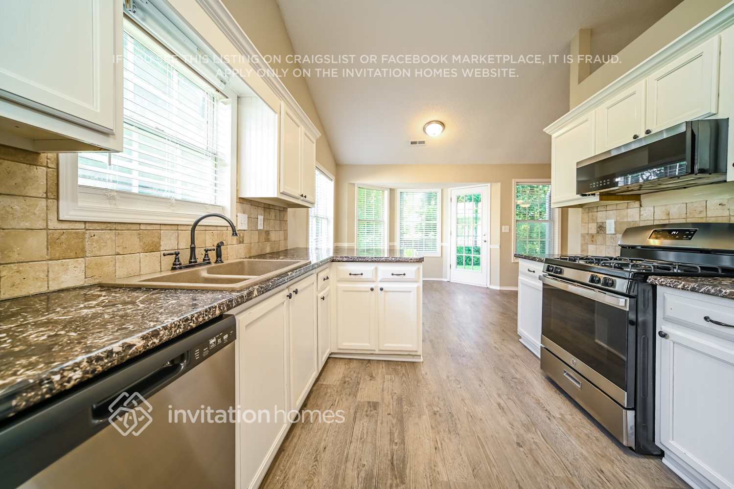 Building Photo - 905 Castlerock Way