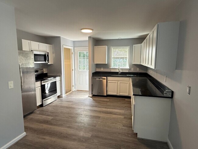 Building Photo - 22 Boyden St