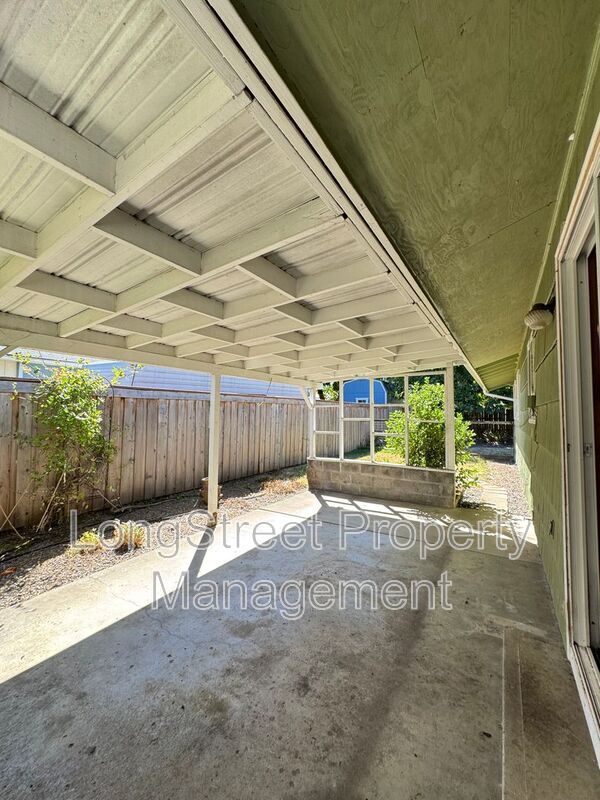 Building Photo - 720 SW 53rd St