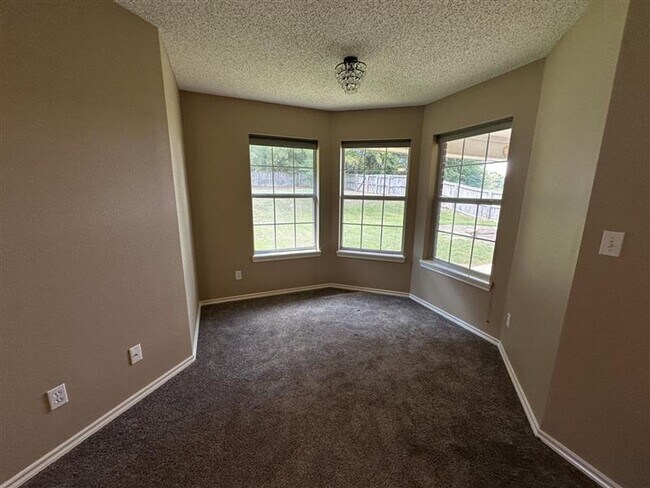 Building Photo - 2305 Haverhill Dr