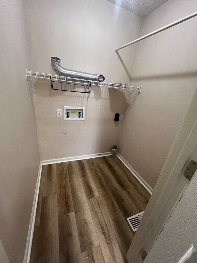 Building Photo - 3440 Sandpiper Dr