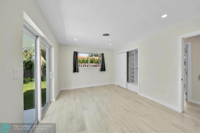 Building Photo - 2051 NE 60th St